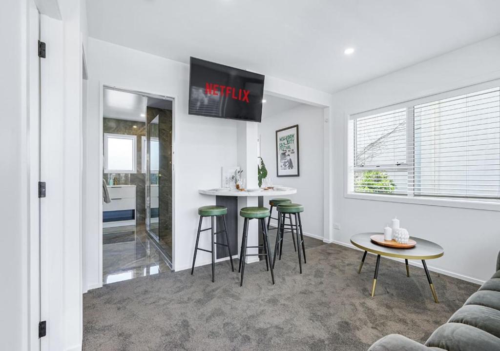 Inner City Location, Modern & Stylish #6 -By KOSH BNB - Resim 9