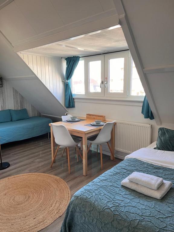 Postel nebo postele na pokoji v ubytování Bed & Breakfast Hotel Zandvoort