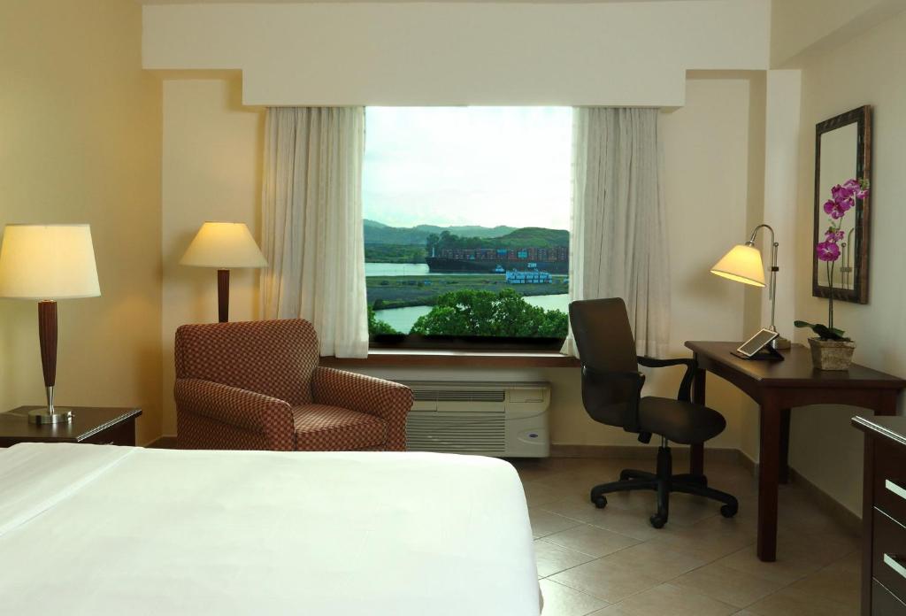 Postel nebo postele na pokoji v ubytování Holiday Inn Panama Canal by IHG