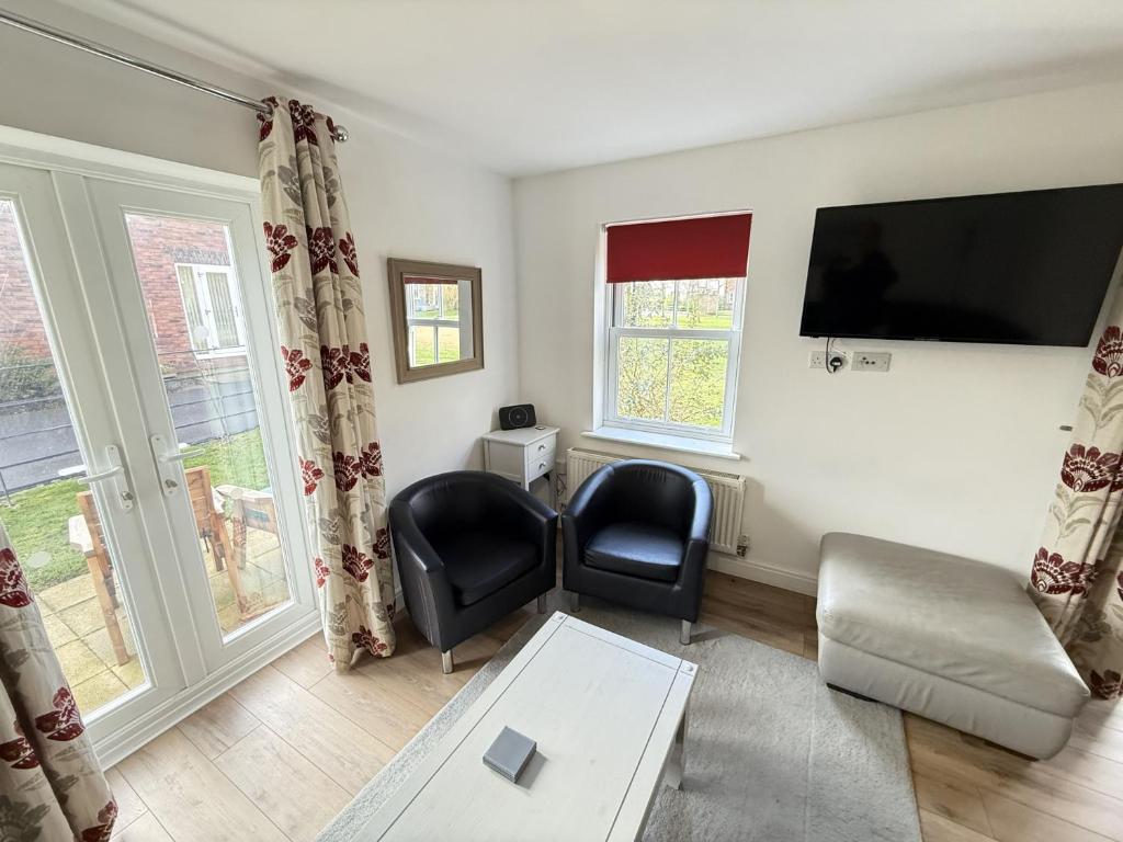 East Bay Cottage - Part of the The Bay Filey Holiday Village with pool, gym and direct beach access, pub, restaurant, tennis and meadows walks 3