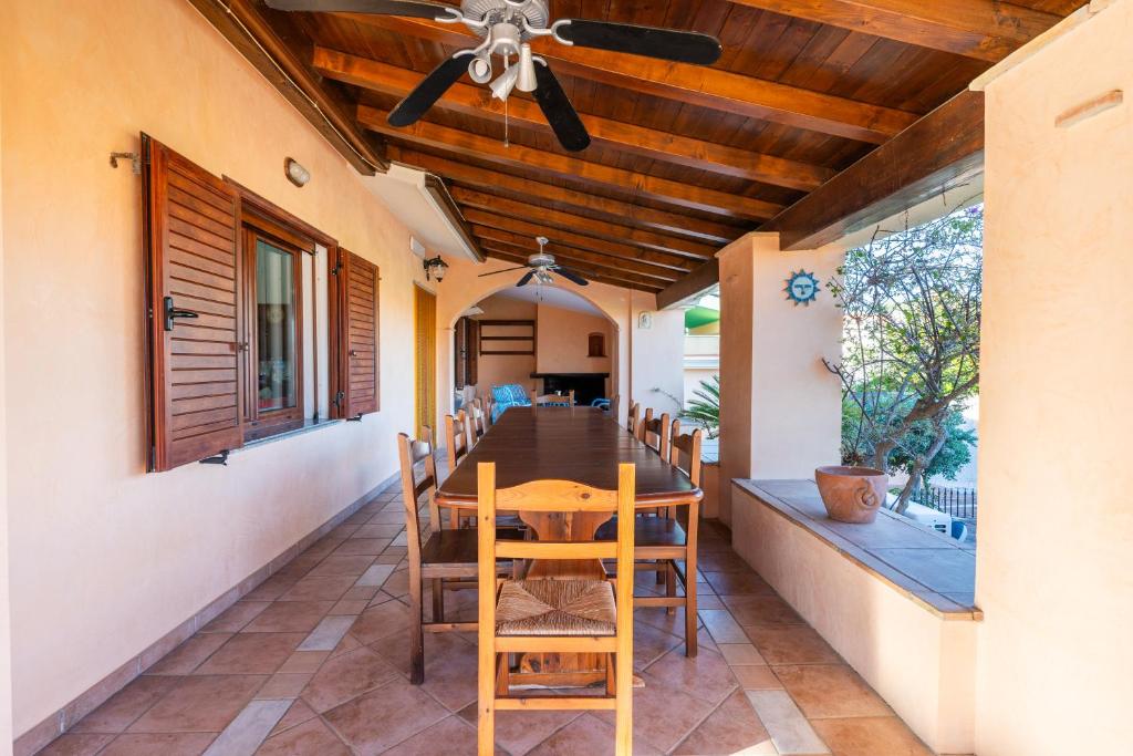 Photo de la galerie de l'établissement Villa Sa Marina con piscina, à Bari Sardo 19 autres photos