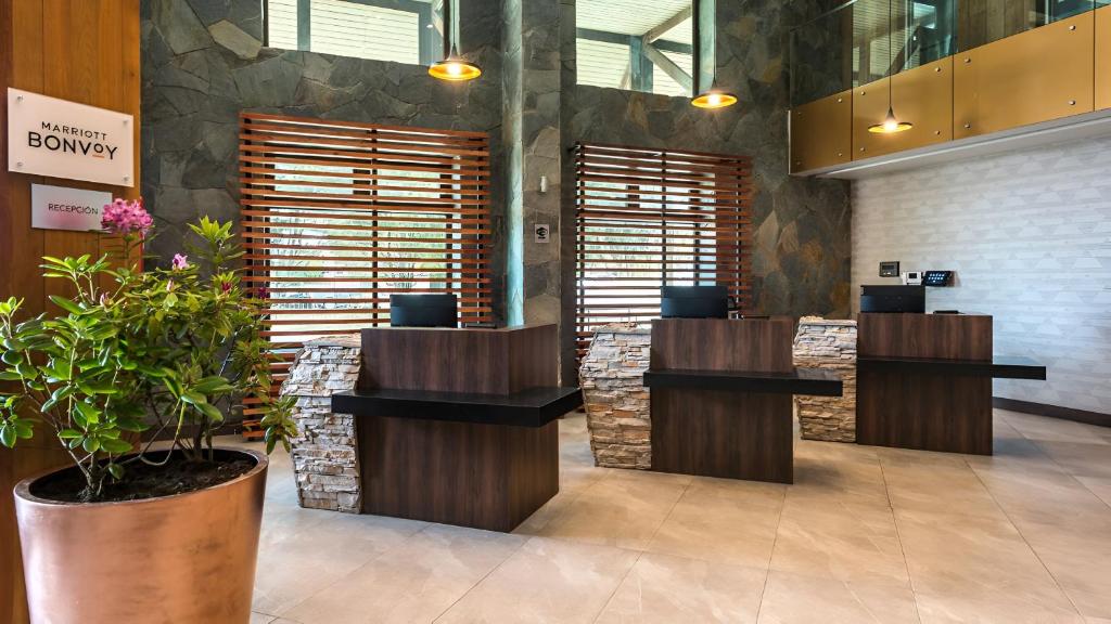 Vstupní hala nebo recepce v ubytování Courtyard by Marriott Puerto Montt