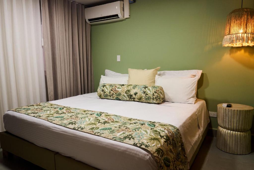 Postel nebo postele na pokoji v ubytování Kamaleb Farallones Hotel