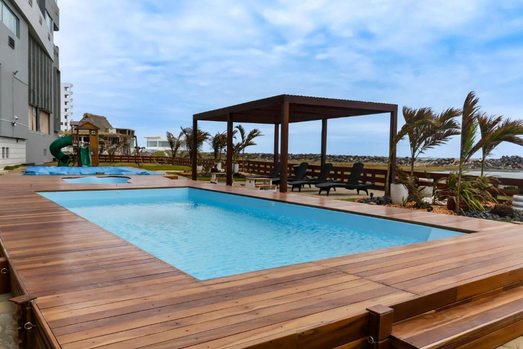 Bazén v ubytování Hotel Punta Azul nebo v jeho okolí