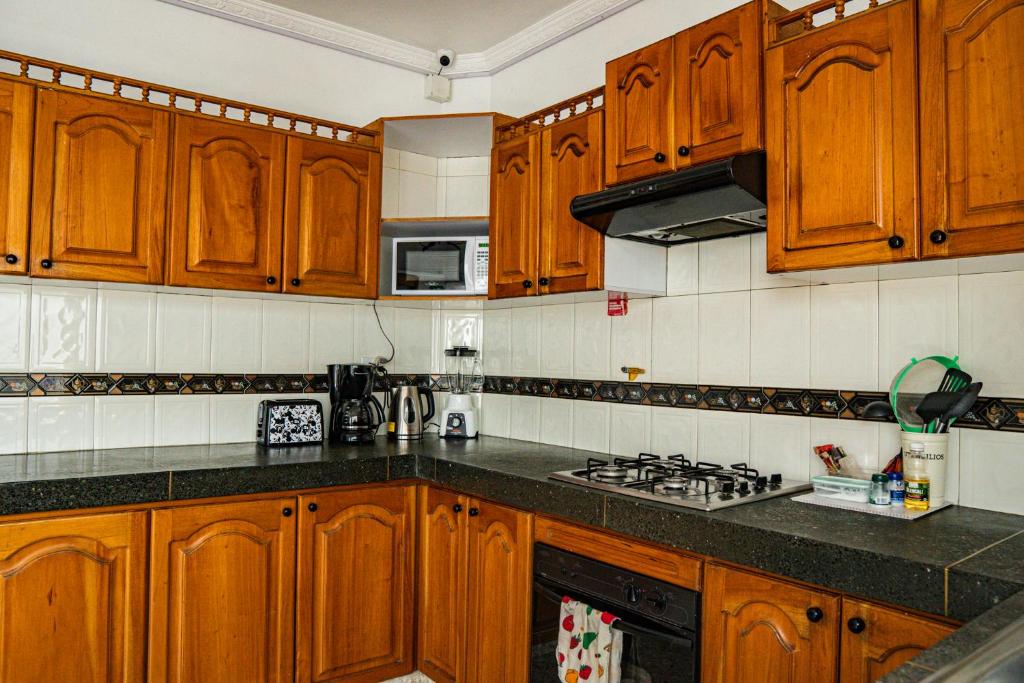 Kuchyň nebo kuchyňský kout v ubytování Lucca Hostel Medellín