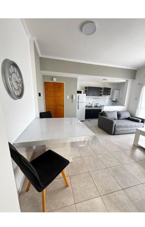 a living room with a white table and a couch at Departamento zafiro con cochera a 100mts del Shopping y el Puerto in Santa Fe