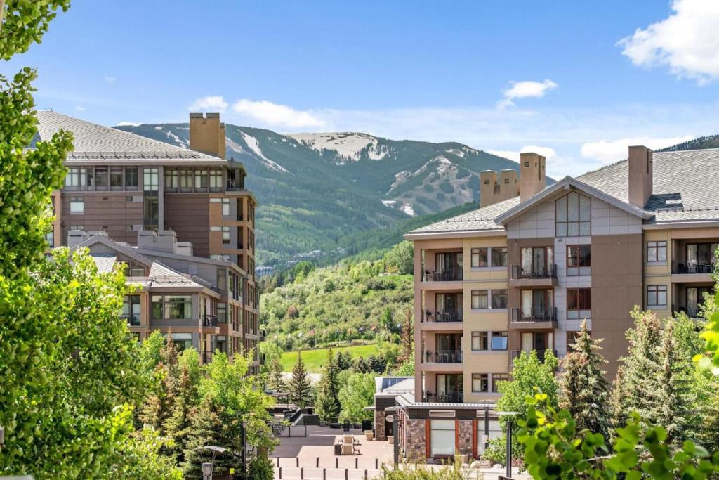 Perfectly Located 2 Minute Walk Lift Downtown Avon, Avon (updated ...