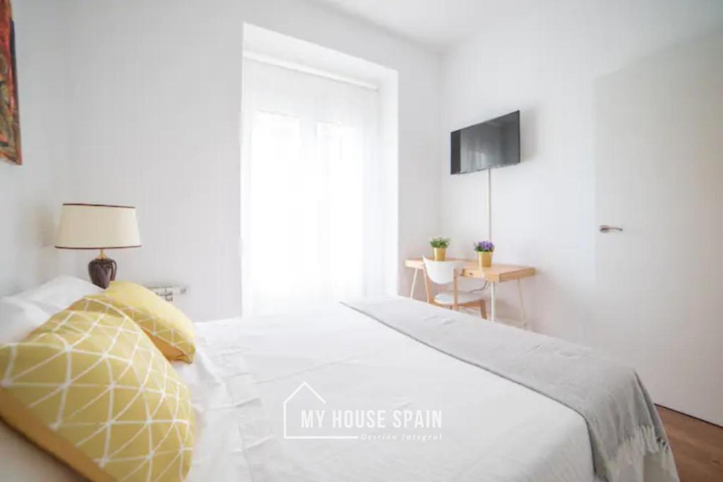 Postel nebo postele na pokoji v ubytování MyHouseSpain - Vacacional piso de lujo en Lavapiés