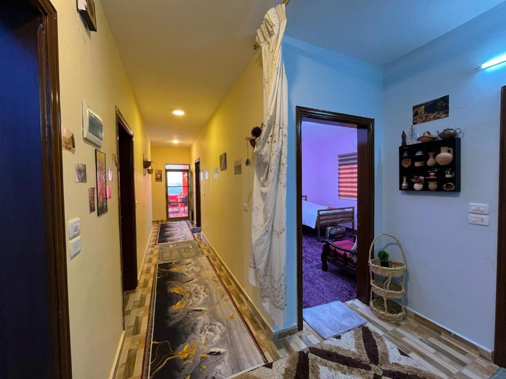 TV a/nebo společenská místnost v ubytování Al-Bustan House& Umm Qais