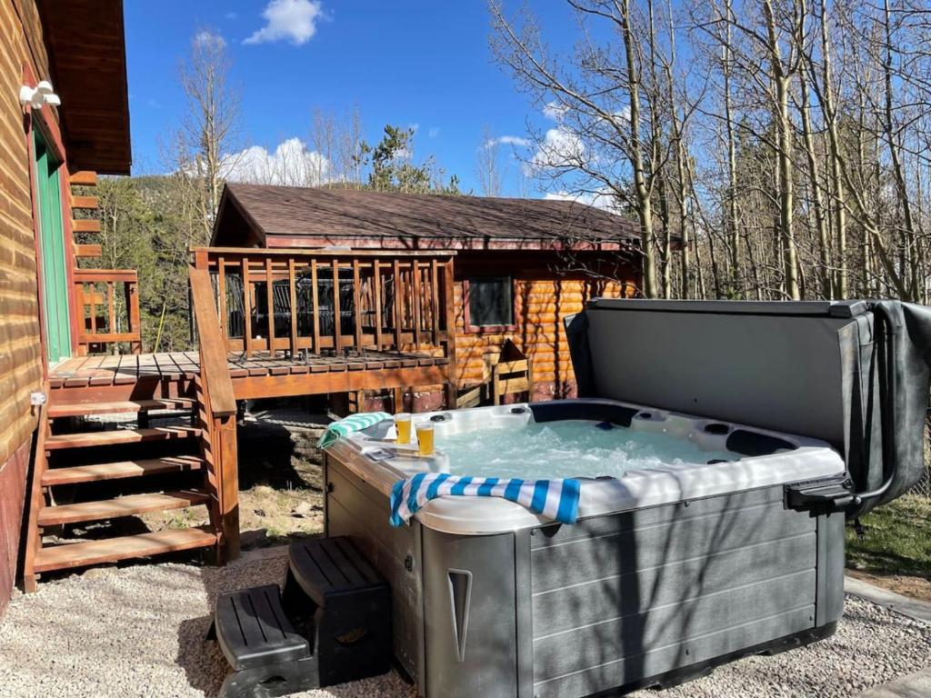 a large hot tub in front of a cabin at Cozy Mountain Cabin W Hot Tub Breathtaking Views in Alma