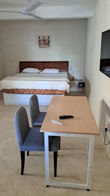 Postel nebo postele na pokoji v ubytování Kaleb's Beachfront Serviced Studio Apartments