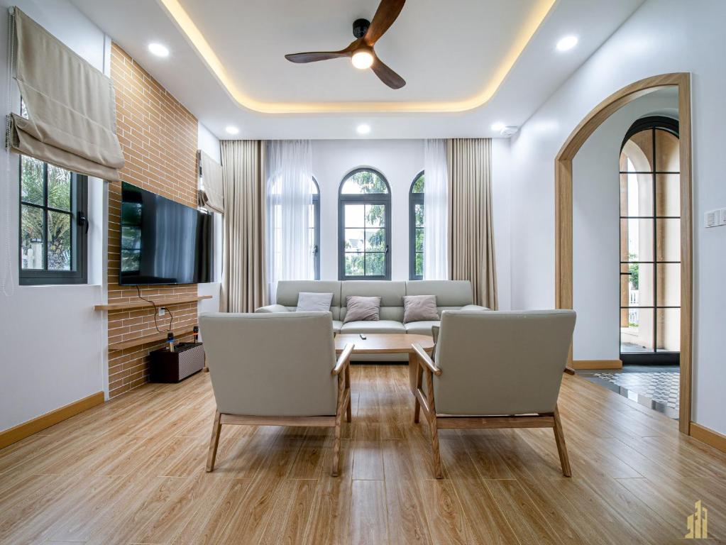TV a/nebo společenská místnost v ubytování Villa LFP Novaworld Phan Thiết