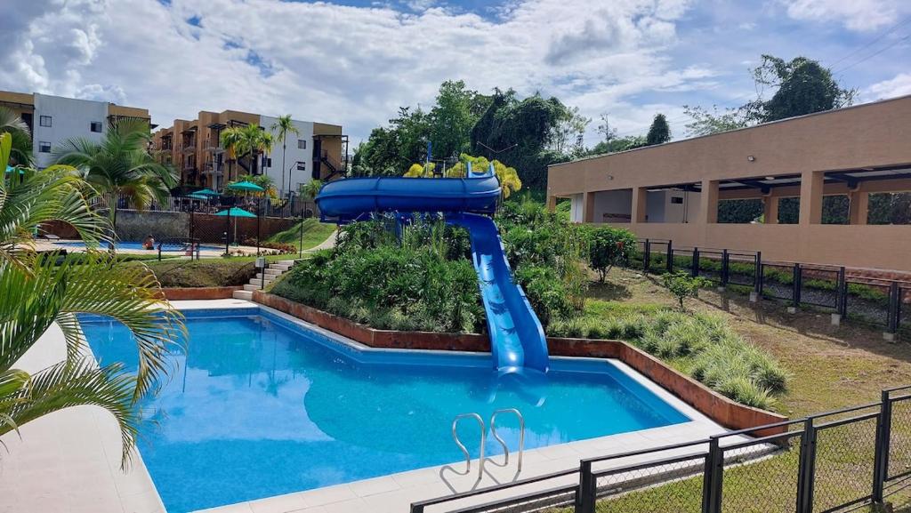 Bassein majutusasutuses Acogedor Apartasol cerca al Parque del Cafe või selle lähedal