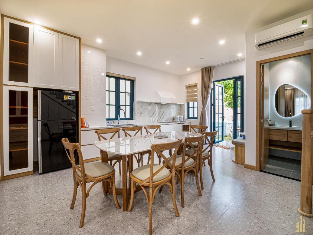 Nhà bếp/bếp nhỏ tại Villa LFP Novaworld Phan Thiết