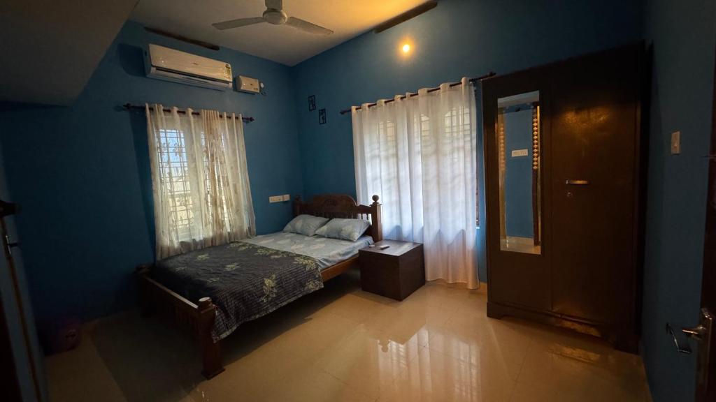 Postel nebo postele na pokoji v ubytování Souparnika Homestay Varkala