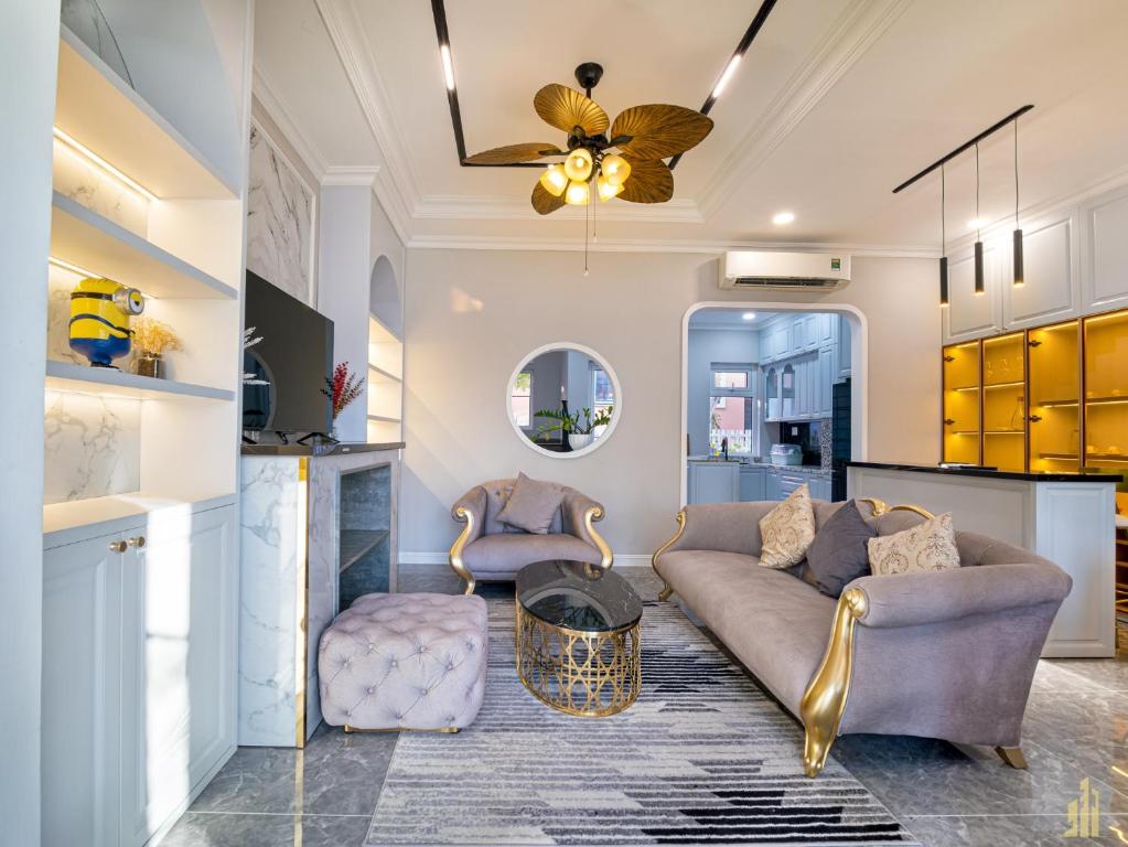 Khu vực ghế ngồi tại Villa LFP Novaworld Phan Thiết