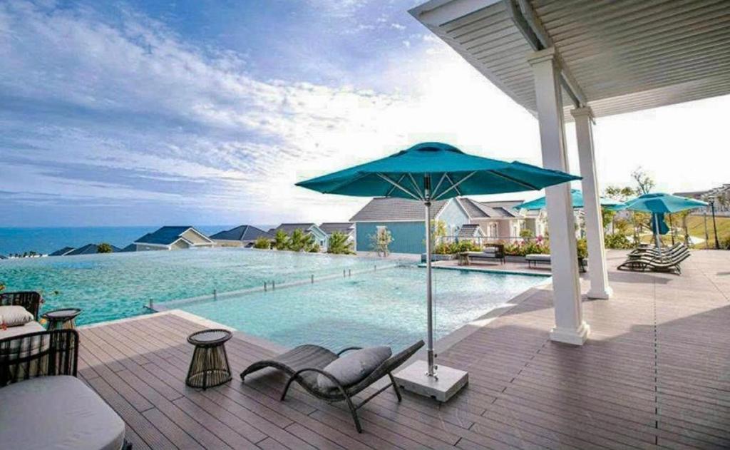 Hồ bơi trong/gần Villa LFP Novaworld Phan Thiết
