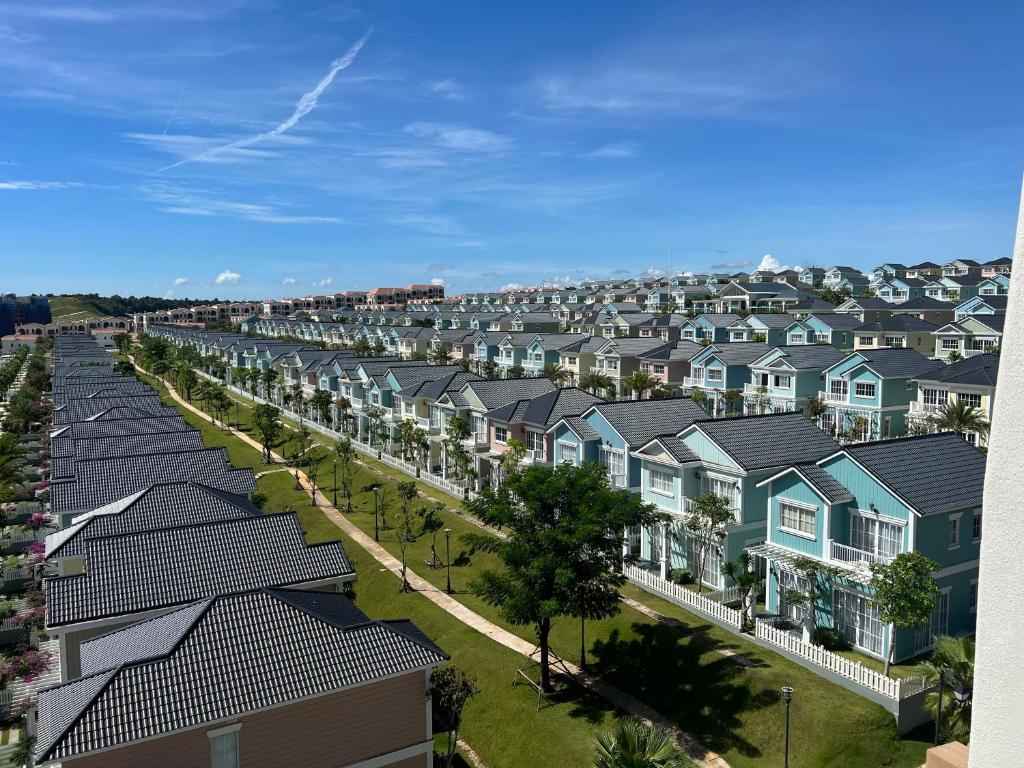 Tòa nhà nơi biệt thự tọa lạc