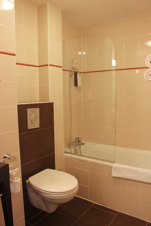 Koupelna v ubytování Kyriad Hotel Dijon Gare