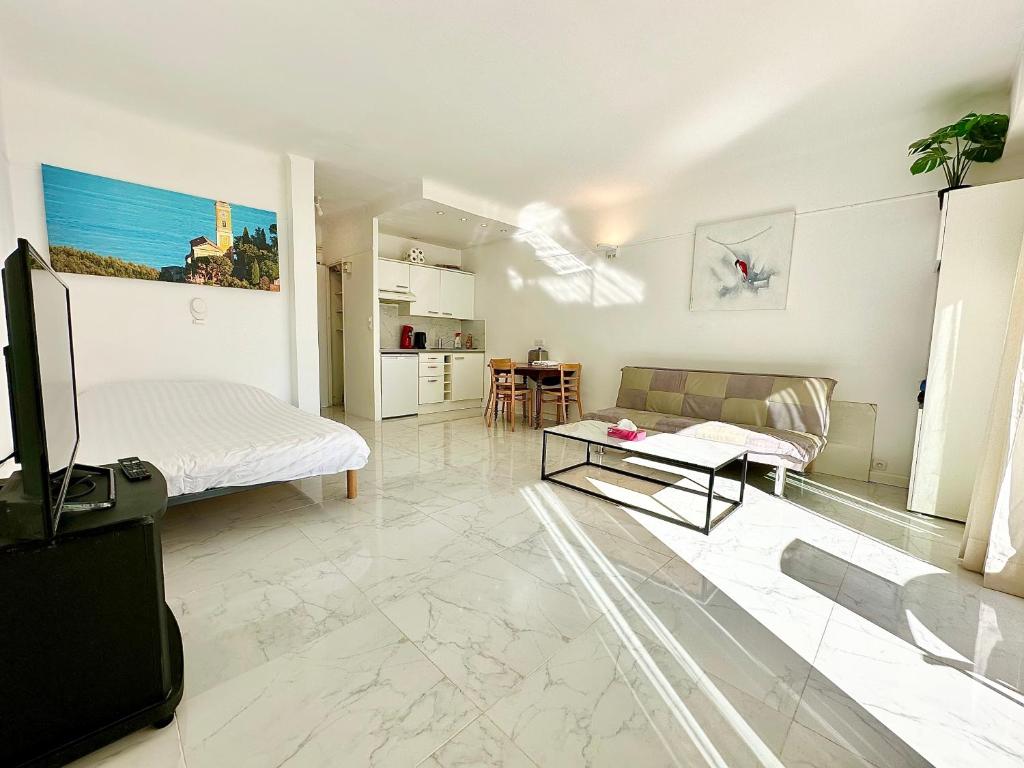 Photo de la galerie de l'établissement Alexendre 3 Elégant Studio Centre Cannes proche Palais des festivals, à Cannes