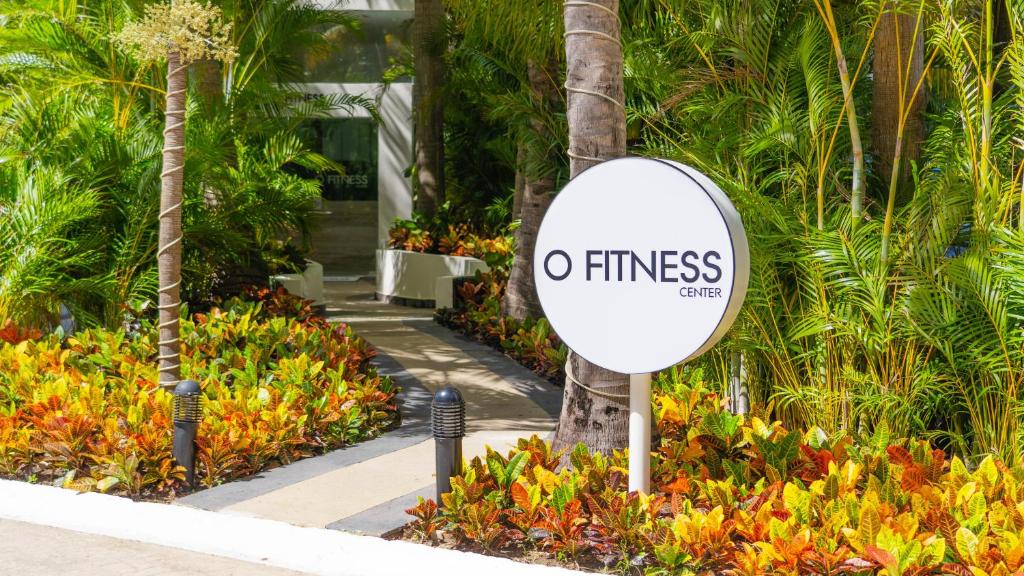 Um jardim em Oasis Palm - All Inclusive