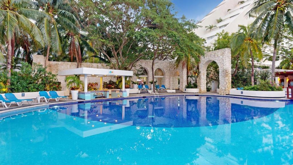 Bazén v ubytování Grand Oasis Palm - All inclusive nebo v jeho okolí