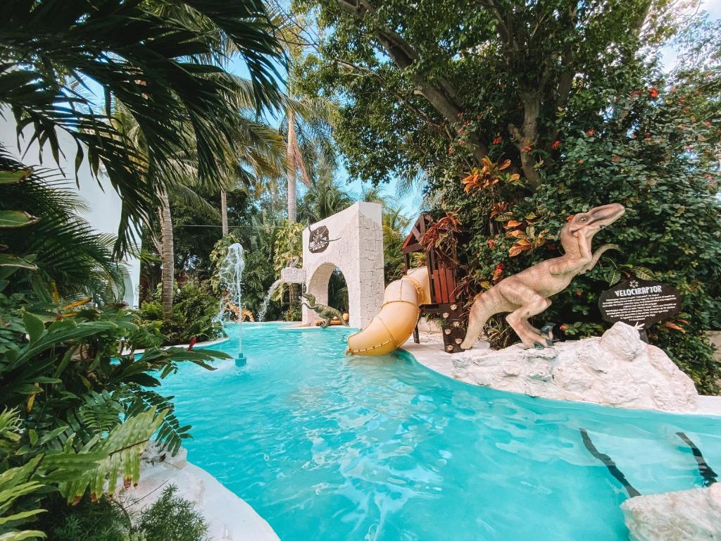 Bazén v ubytování The Sens Cancun by Oasis - All Inclusive nebo v jeho okolí