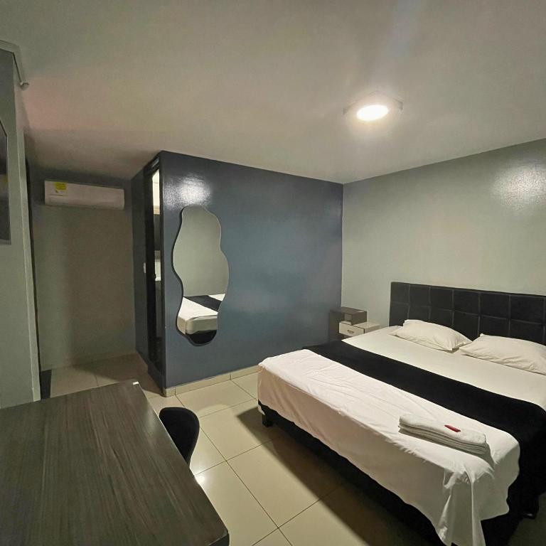 Postel nebo postele na pokoji v ubytování Hotel Escorial Ibagué