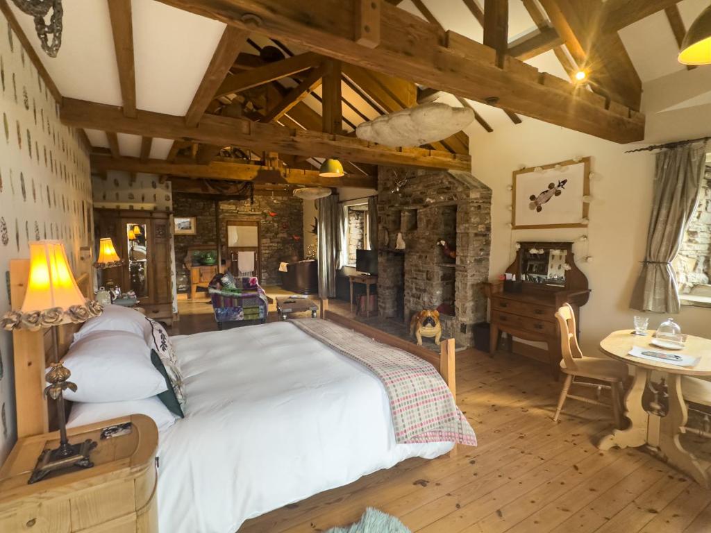 Postel nebo postele na pokoji v ubytování Low Mill Guesthouse