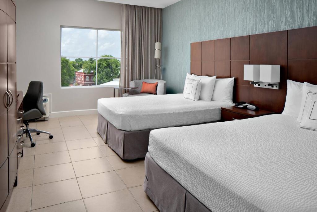 Postel nebo postele na pokoji v ubytování Courtyard by Marriott Bridgetown, Barbados