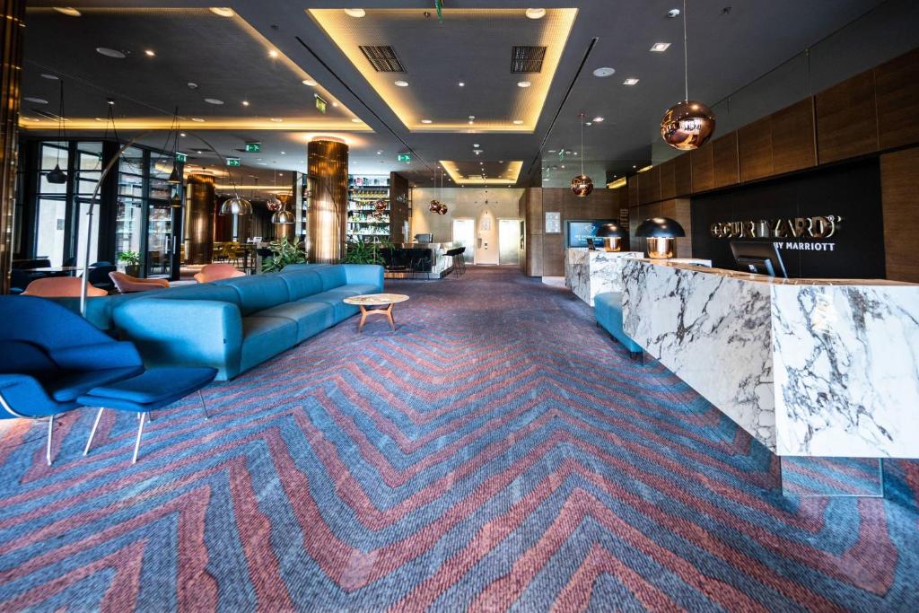 Posezení v ubytování Courtyard by Marriott Sarajevo