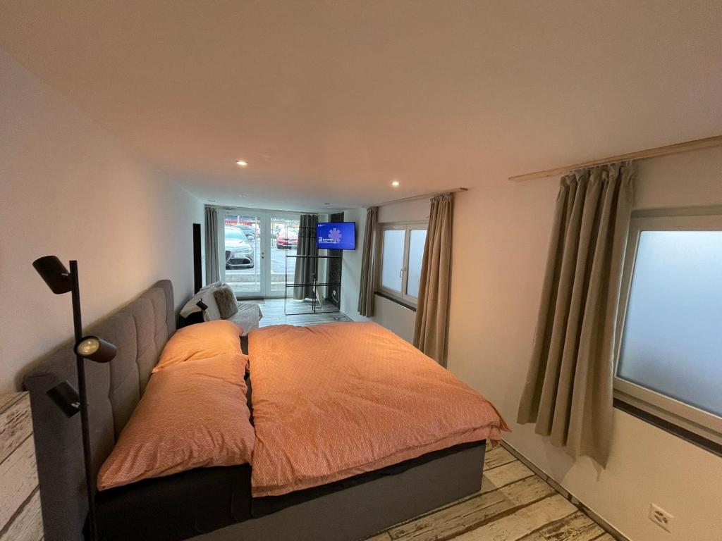 Postel nebo postele na pokoji v ubytování vitalpha lodge