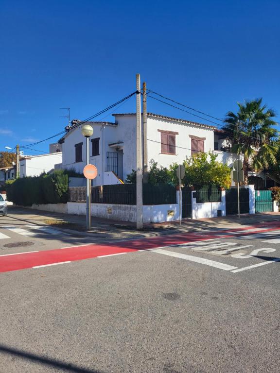 an intersection of an empty street with a white house at Can Kuqueta, Platja d'Aro in Platja  d'Aro