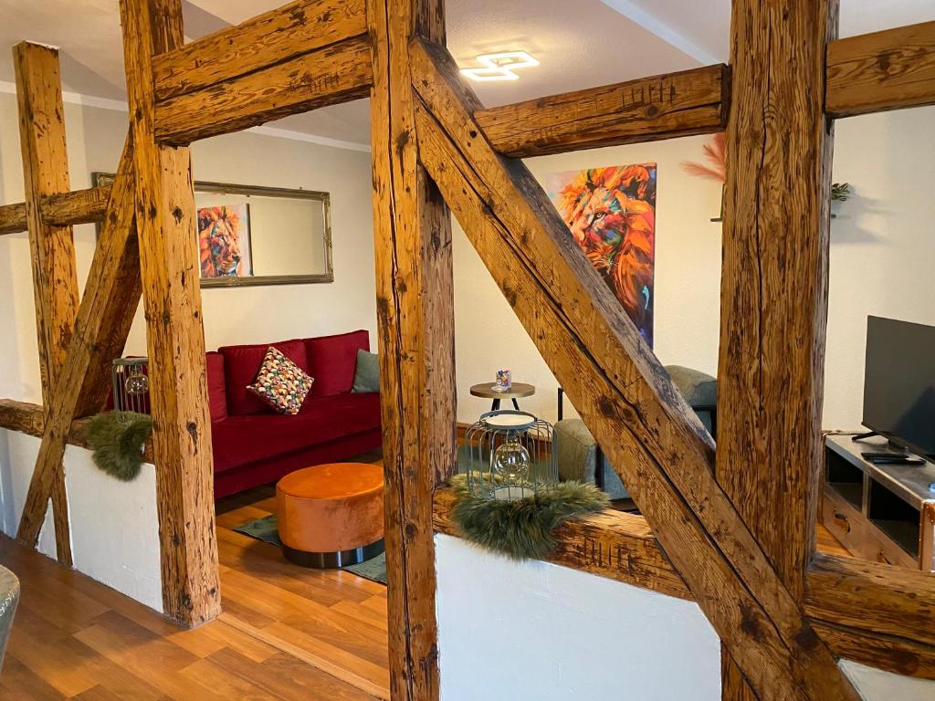 a living room with a red couch at J22 - Fullhouse - Apartments - Fussgängerzone - Netflix in Eisenach