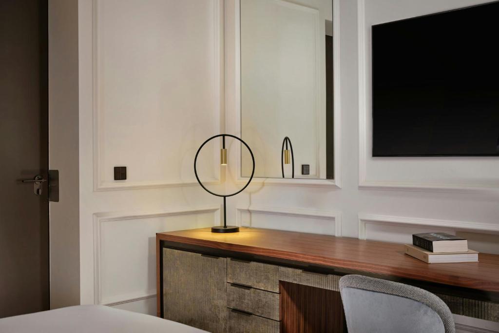 Hotel Verte, Warsaw, Autograph Collection - Resim 31