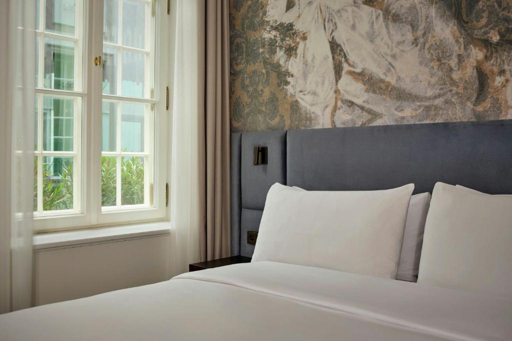 Hotel Verte, Warsaw, Autograph Collection - Resim 42