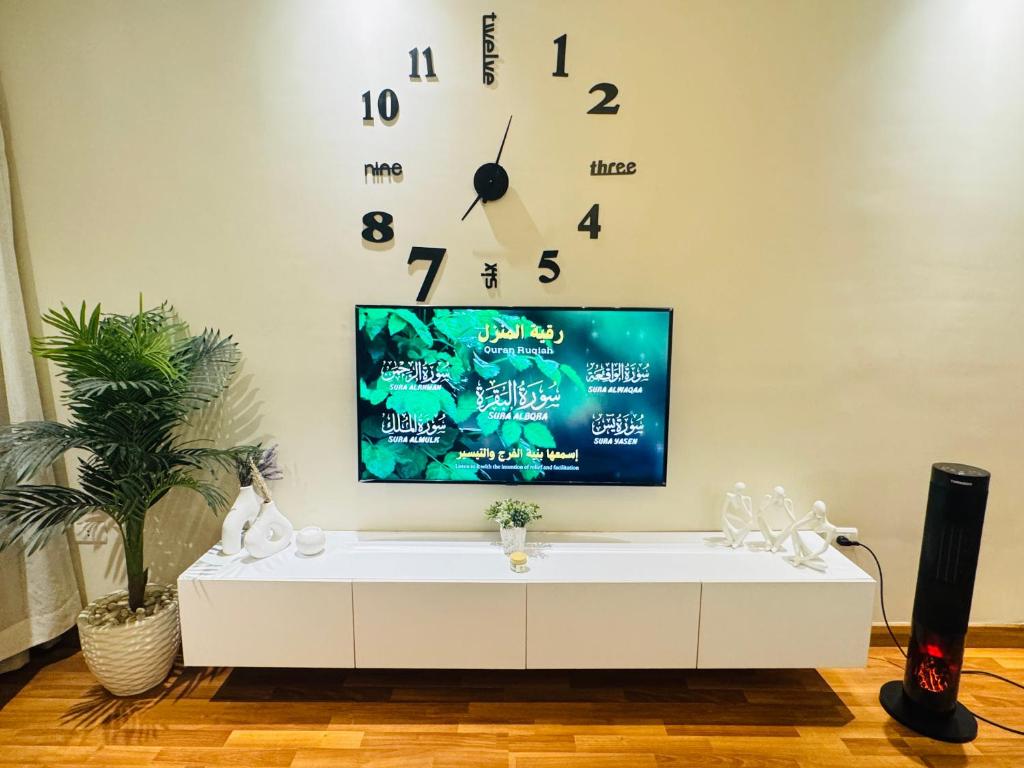 TV a/nebo společenská místnost v ubytování Mokattem private Condo
