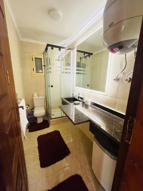 Koupelna v ubytování Mokattem private Condo