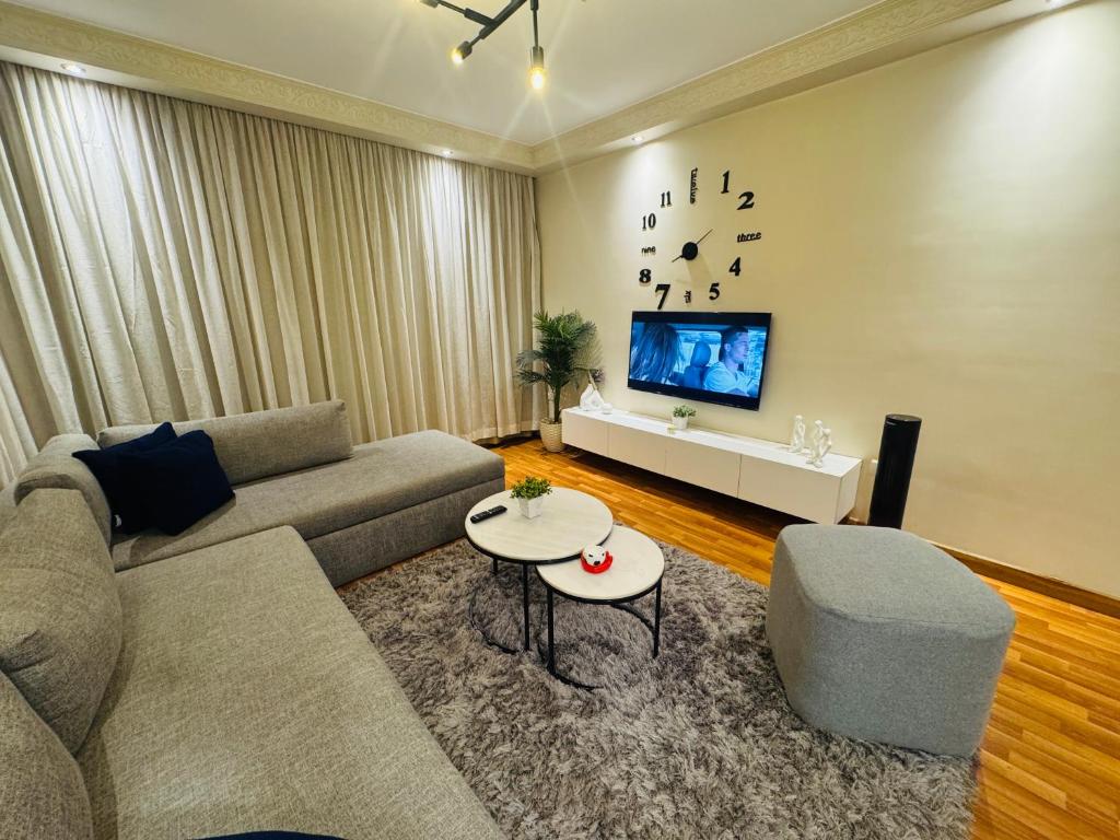TV a/nebo společenská místnost v ubytování Mokattem private Condo