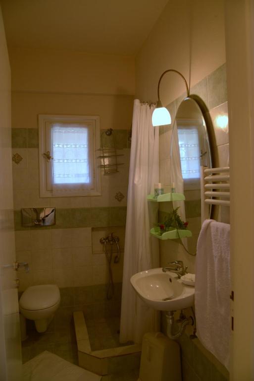 Koupelna v ubytování Villa Eythimia