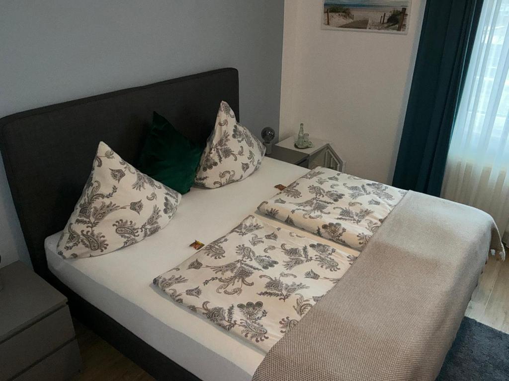 Postel nebo postele na pokoji v ubytování Baltic Stuben Hotel Garni Travemünde