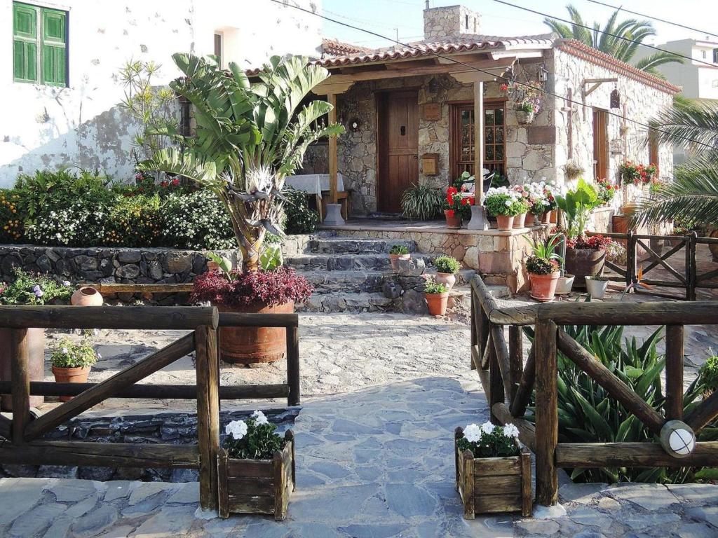 A garden outside Holiday Home in Vera de Erques
