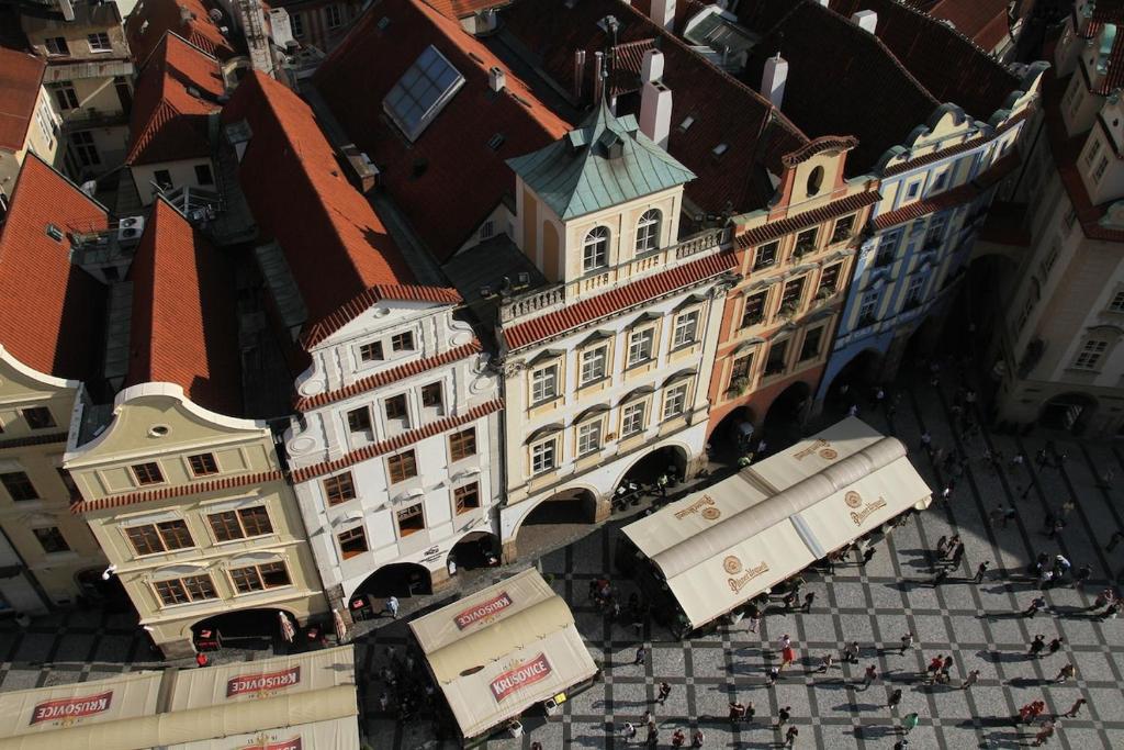 Nespecifikovaný výhled na destinaci Praha nebo výhled na město při pohledu z apartmánu