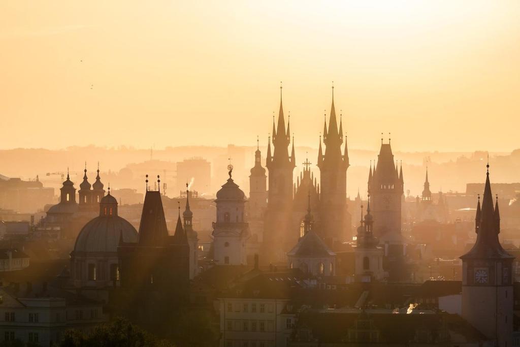 Východ nebo západ slunce při pohledu z apartmánu nebo okolí