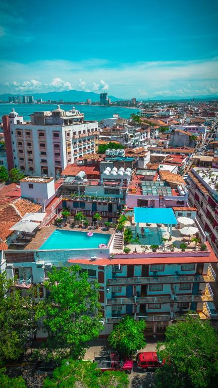 Bazén v ubytování Hotel Encino Malecón Centro Puerto Vallarta nebo v jeho okolí