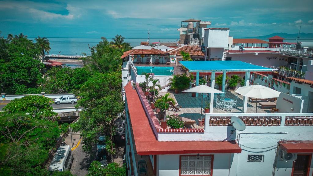 Bazén v ubytování Hotel Encino Malecón Centro Puerto Vallarta nebo v jeho okolí