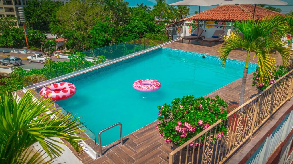 Bazén v ubytování Hotel Encino Malecón Centro Puerto Vallarta nebo v jeho okolí