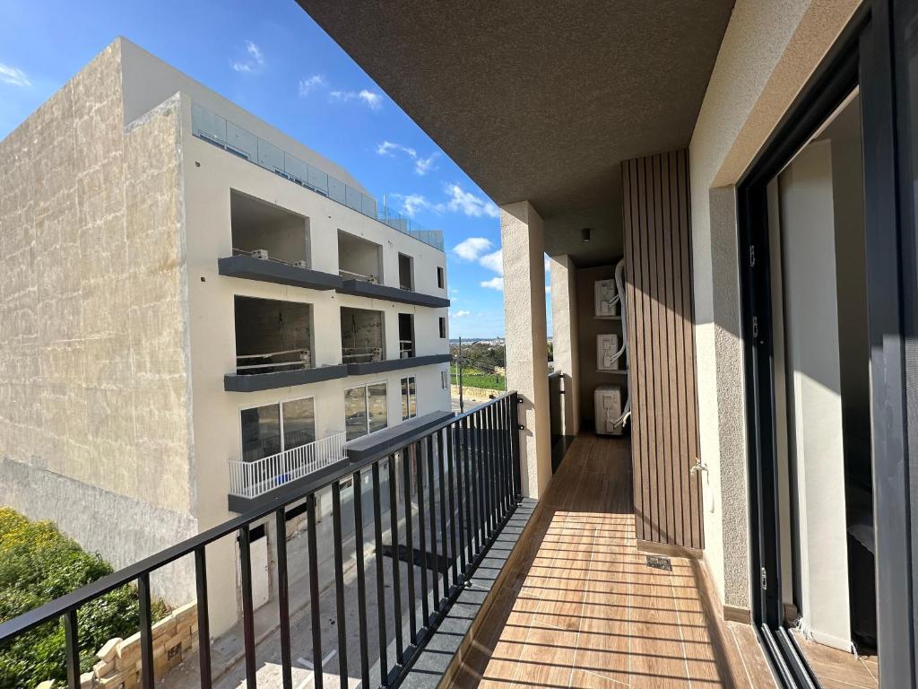 Balkón nebo terasa v ubytování Brand New 2 Bedroom Apartment in Ħal Safi