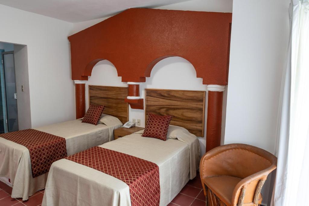 Hotel Encino Malecón Centro Puerto Vallarta - 传统 2 张单人床，带城市景观阳台