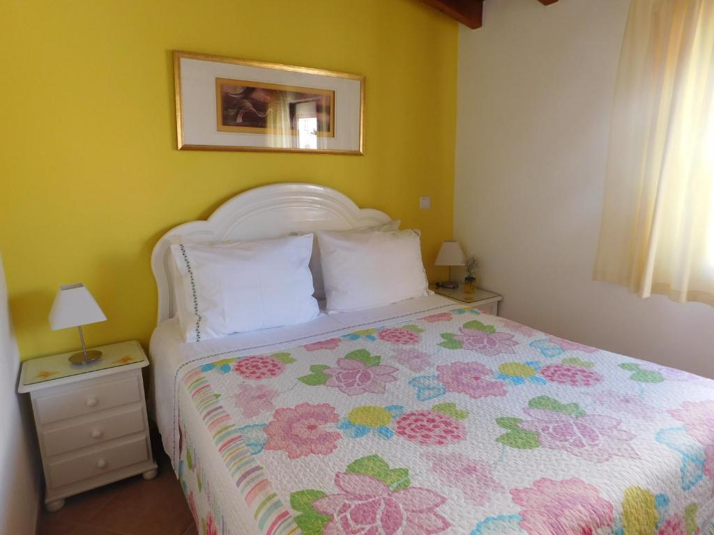 Dinas Guesthouse - 9
